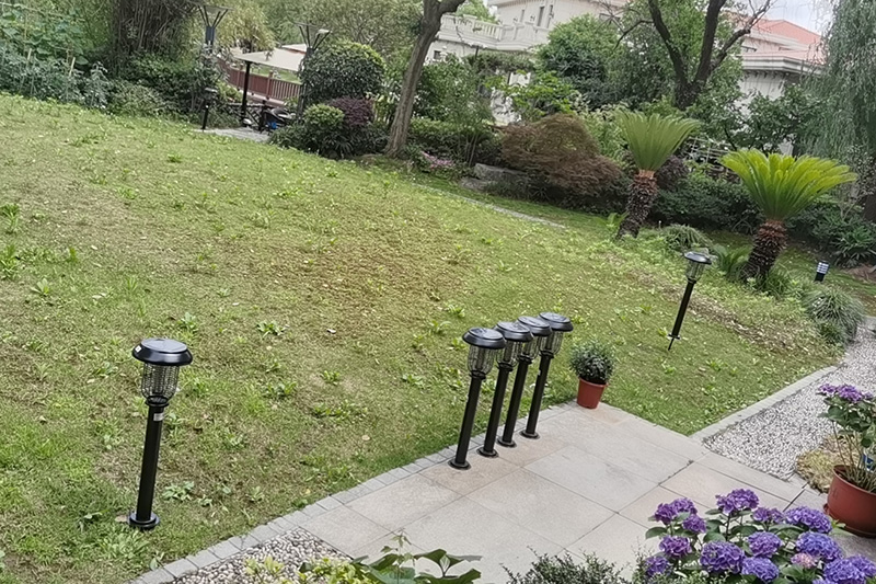 別墅庭院去驅蚊太陽(yáng)能滅蚊燈