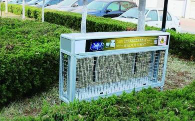 東營(yíng)市政景觀(guān)安裝的戶(hù)外滅蚊燈實(shí)拍