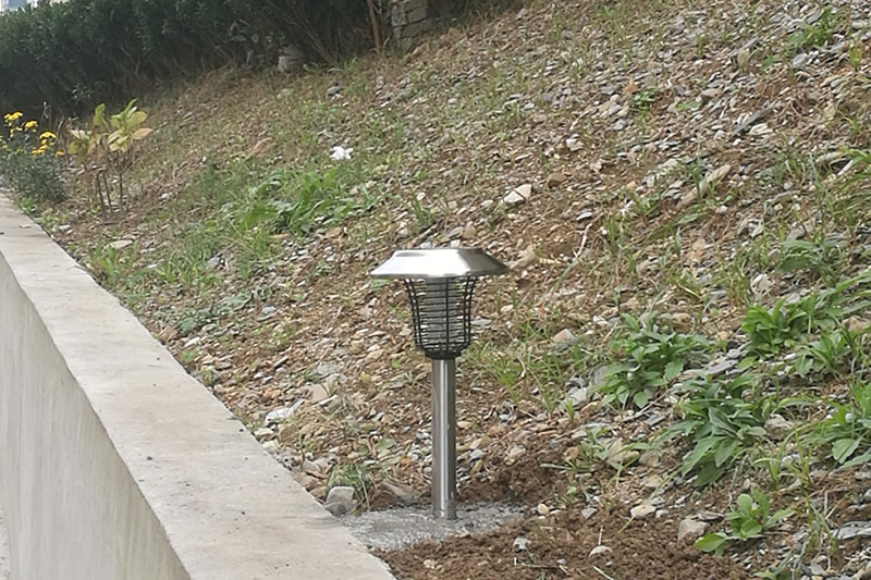 北京室外太陽(yáng)能滅蚊燈效果用于用于小區草坪綠化帶